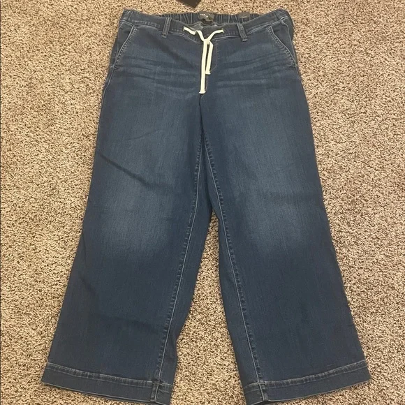 Torrid Women's Weekend Wide Leg Super Soft Mid-Rise Jeans - Picture 3 of 7